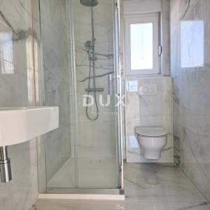 Rab, Banjol, trosobni stan, 113 m2, pogled na grad i more