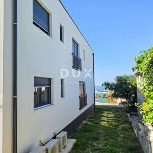 Rab, Banjol, trosobni stan, 113 m2, pogled na grad i more