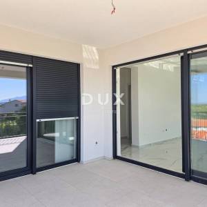 Rab, Banjol, trosobni stan, 113 m2, pogled na grad i more