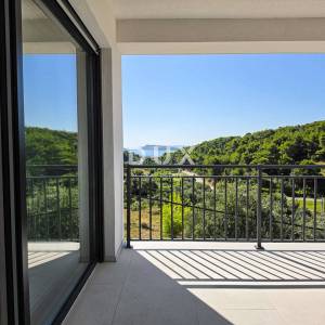Rab, Banjol, trosobni stan, 113 m2, pogled na grad i more