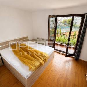 Renoviran stan s terasom i pogledom na Brač i Mosor – Firule