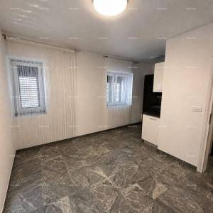 Renovirani stan u centru Pule, 50 m² s podnim grijanjem i modernim dizajnom