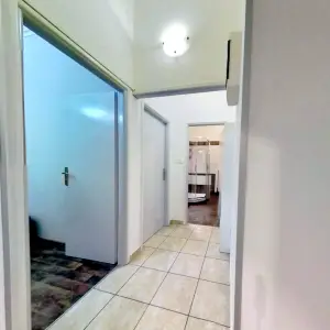 RIJEKA-CENTAR-36,8 m²,Adaptiran 2-soban stan,visoko prizemlje