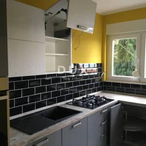 Rijeka, Kantrida, četverosoban stan 84m² s balkonom, pogled na more
