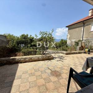 Rijeka, Trsat, stan, 40 m2, pogled na more, okućnica