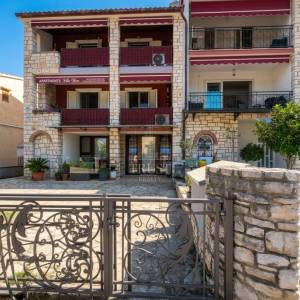 Rovinj — Obiteljska kuća s turističkim apartmanima u centru grada, blizu mora