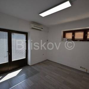 Seget Donji, poslovni prostor 53m2, najam dugoročno