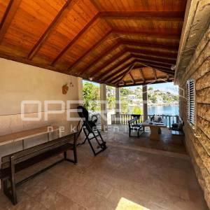 Selce – Prvi red do mora s privatnim pristupom plaži i bovom