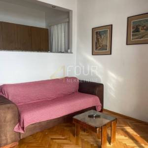 Senj, samostojeća kuća s 2 apartmana, okućnica