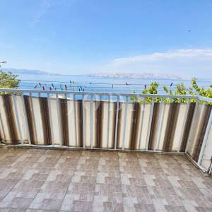 SENJ, stan 105m2 u prizemlju sa prekrasnim pogledom na more