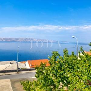 SENJ, stan 105m2 u prizemlju sa prekrasnim pogledom na more
