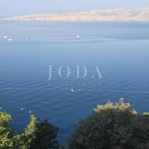 SENJ, stan u prvom redu do mora
