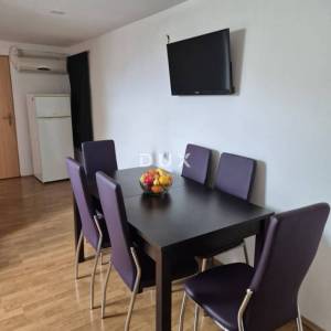 Senj, trosobni stan, 60 m2