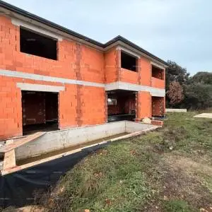 ŠIŠAN – DVOJNI OBJEKT, ODLIČNA INVESTICIJSKA PRILIKA