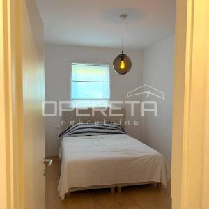 Split, Žnjan, morska vila, trosoban, 2 garažna mjesta,sprema
