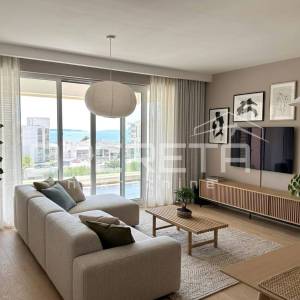 Split, Žnjan, morska vila, trosoban, 2 garažna mjesta,sprema