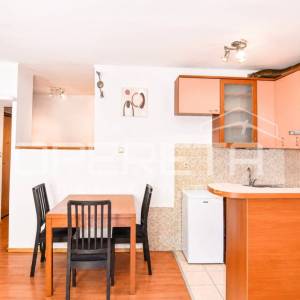 Stan 54 m² u Solinu, 1 soba, ograđena terasa – najam od 1.9.