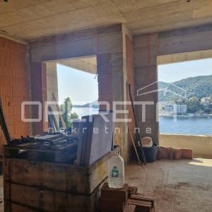 Stan nadomak mora u Brni na Korčuli s privatnim bazenom