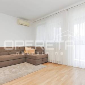 Stan, najam. Središće,50m2 s lođom