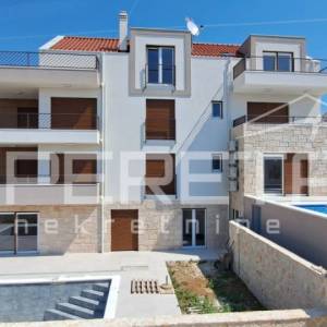 Stan s bazenom i vrtom u Stivašnici, 260,40 m2
