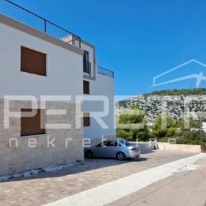 Stan s bazenom i vrtom u Stivašnici, 260,40 m2
