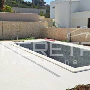 Stan s bazenom i vrtom u Stivašnici, 260,40 m2
