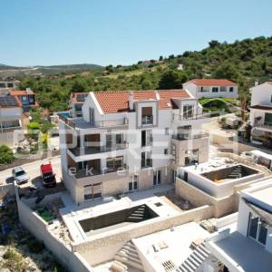 Stan s bazenom i vrtom u Stivašnici, 260,40 m2

