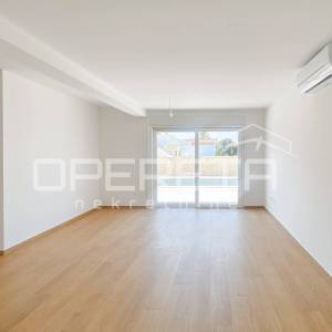 Stan s bazenom i vrtom u Stivašnici, 260,40 m2
