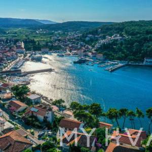 Stan sa pogledom na luku Jelsa