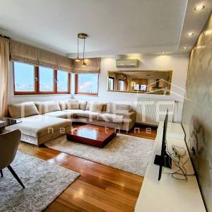 Stan u urbanoj vili, s prekrasnim pogledom na grad 120m2