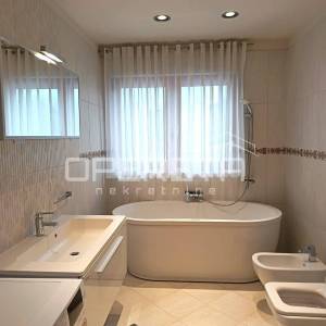 Stan u urbanoj vili, s prekrasnim pogledom na grad 120m2