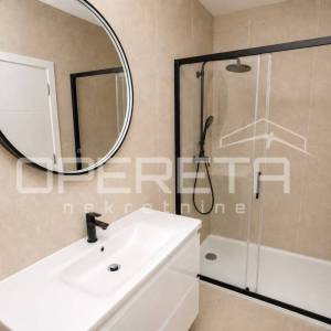 Stara Novalja - kuća s 5 etažiranih apartmana, prvi red do mora