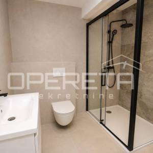 Stara Novalja - kuća s 5 etažiranih apartmana, prvi red do mora