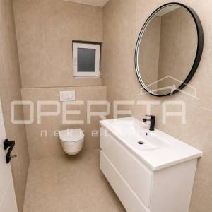 Stara Novalja - kuća s 5 etažiranih apartmana, prvi red do mora