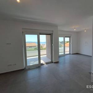SUKOŠAN - MALA MAKARSKA - Trosoban penthouse 100m od mora - 127m2