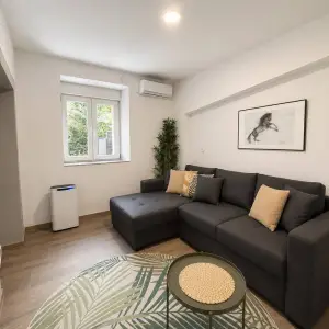 TOP INVESTICIJA - Centar - Stan 27 m2 namješten i useljiv s terasom!
