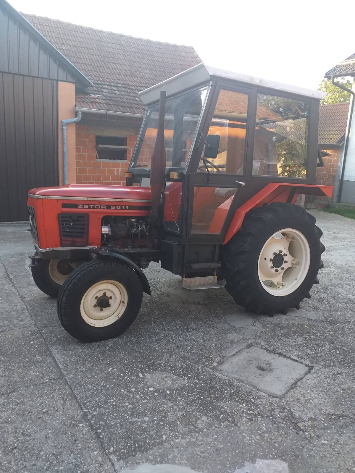 TRAKTOR ZETOR 5011 84 G