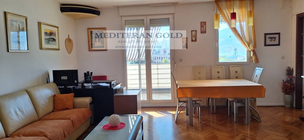 Stan: Split, centar, novija gradnja, lift, dva garažna mjesta u cijeni