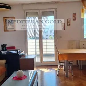 Stan: Split, centar, novija gradnja, lift, dva garažna mjesta u cijeni