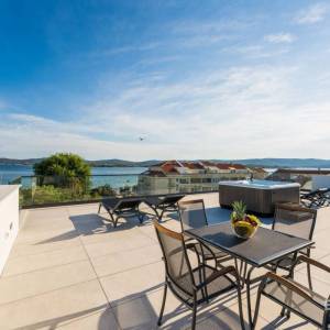 TURANJ - Dvosoban penthouse 70m od mora - 101m2