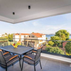 TURANJ - Dvosoban penthouse 70m od mora - 101m2