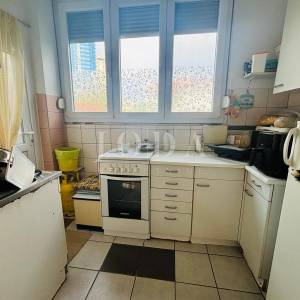 Turnić, dvosobni stan sa vrtom i garsonijerom 