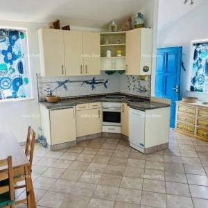 UMAG – NAMJEŠTEN STAN 90 m², 30 m OD MORA, S VRTOM I POGLEDOM NA MORE