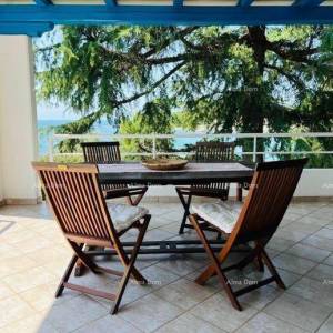 UMAG – NAMJEŠTEN STAN 90 m², 30 m OD MORA, S VRTOM I POGLEDOM NA MORE