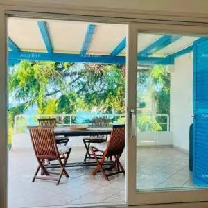 UMAG – NAMJEŠTEN STAN 90 m², 30 m OD MORA, S VRTOM I POGLEDOM NA MORE