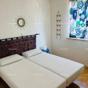 UMAG – NAMJEŠTEN STAN 90 m², 30 m OD MORA, S VRTOM I POGLEDOM NA MORE