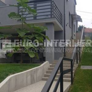 Urbana vila s tri stana - ukupno 140 m² - Zagreb, Kustošija