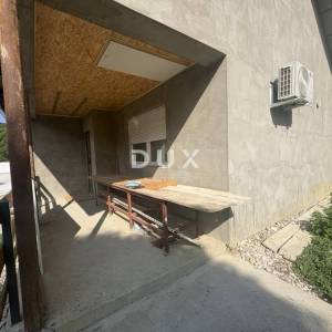 Velika Horvatska, Desinić, kuća, poslovni prostor, 160 m2, okućnica 1.415 m² 