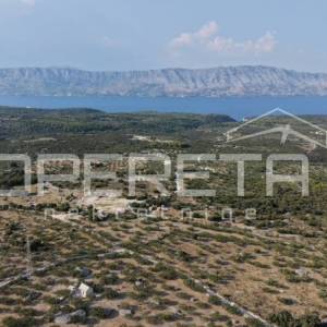 Veliko građevinsko zemljište s pravomoćnom dozvolom – otok Brač