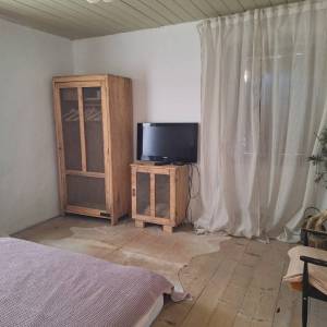 Vis, kamena kuća, 140m2, Marinje Zemlje